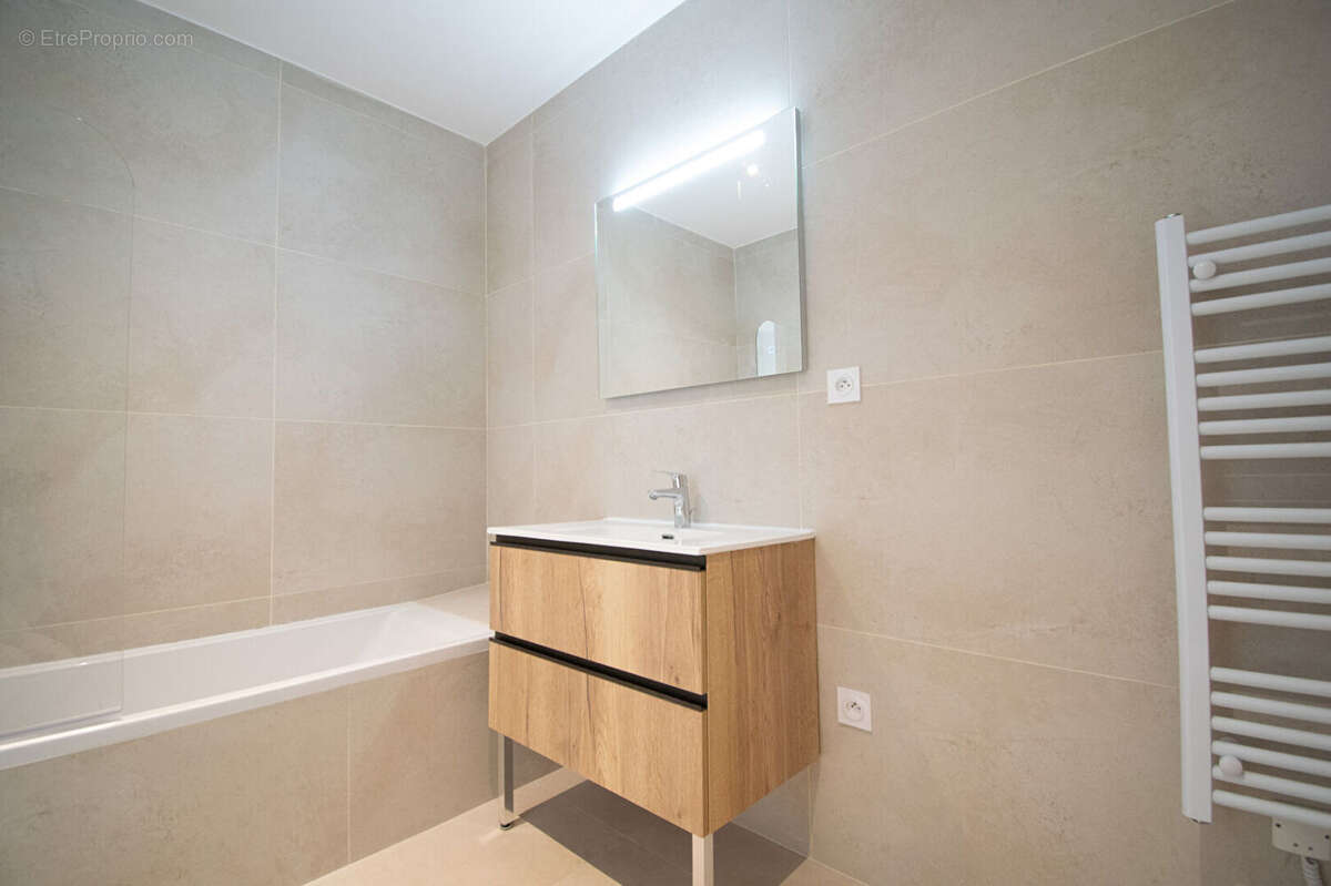 Appartement à ANDREZIEUX-BOUTHEON