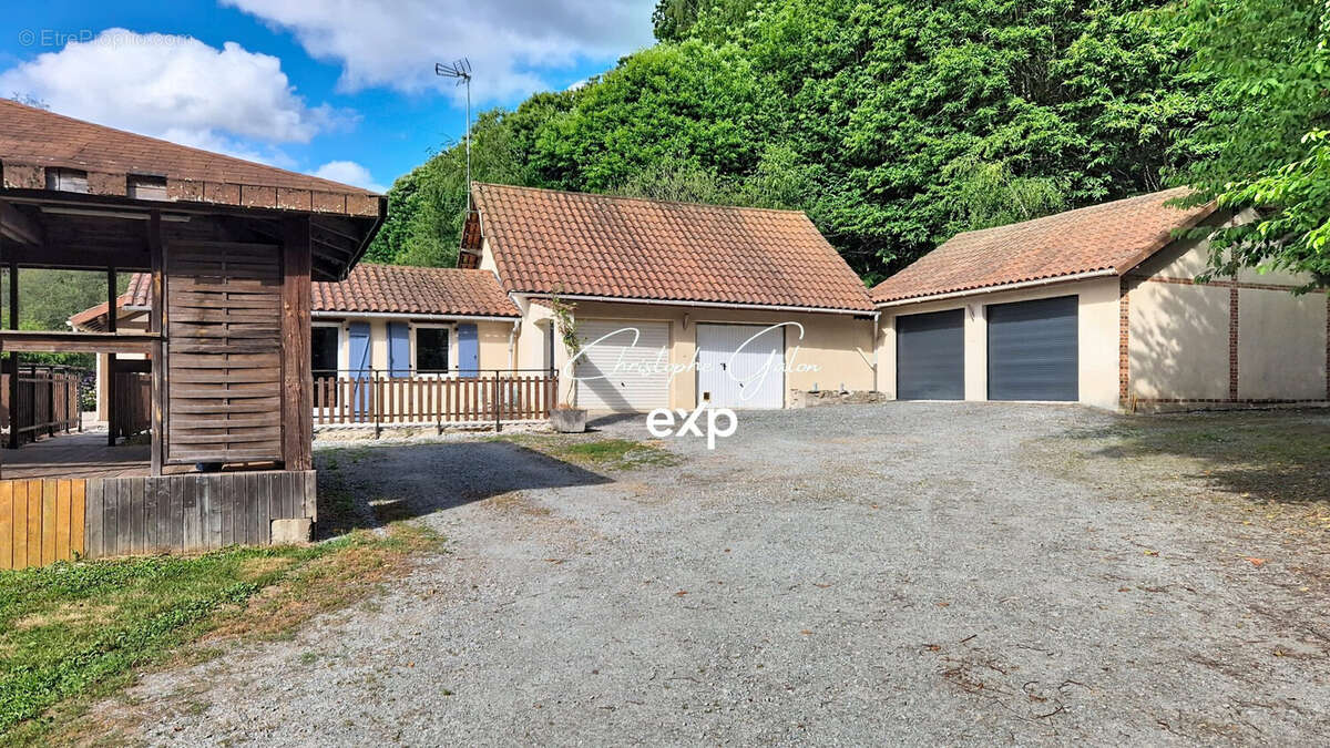 Maison à ROUSSAC