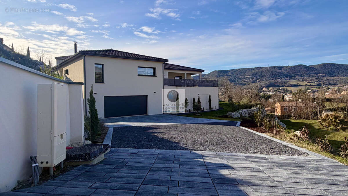Maison à SAINT-PERAY