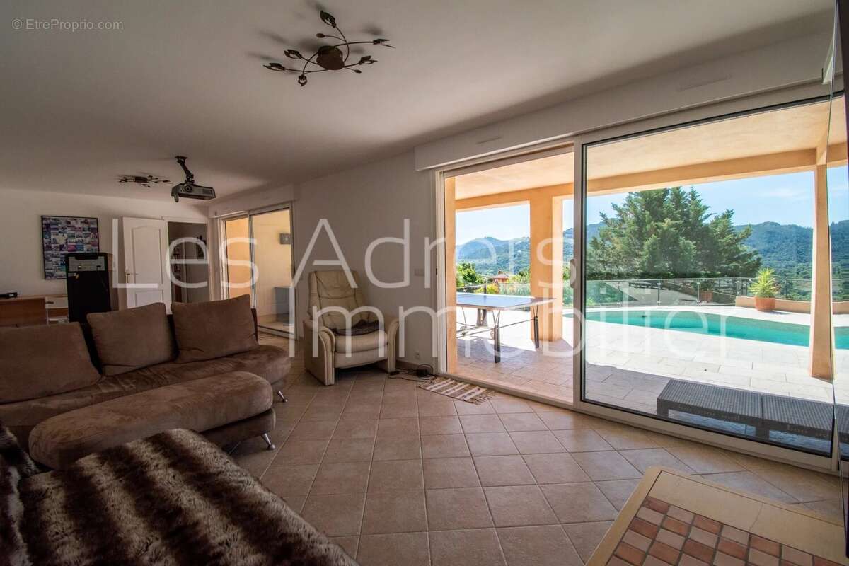 Maison à LES ADRETS-DE-L&#039;ESTEREL