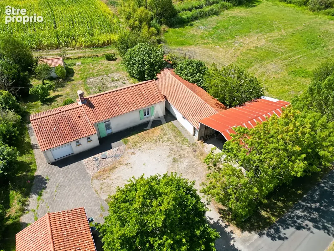 Maison à LE PERRIER