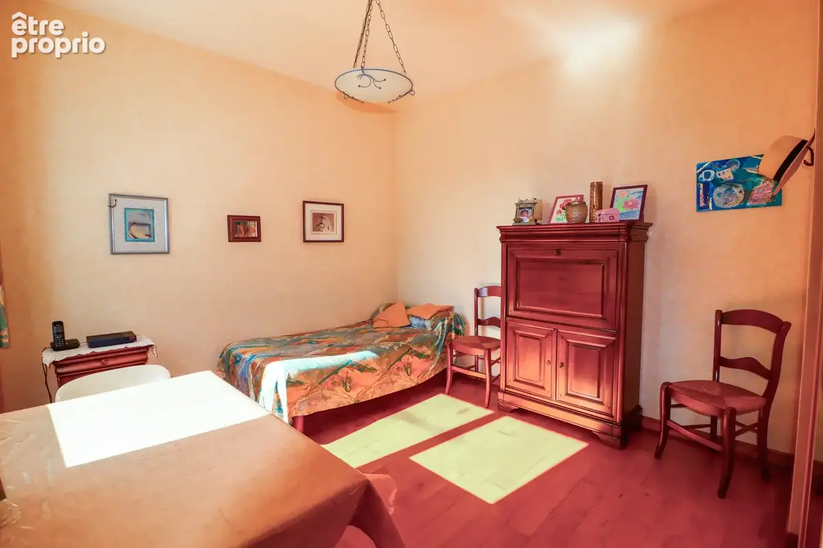 Maison familiale - 5 chambres - Piscine, double garage et grand jardin - photo 12