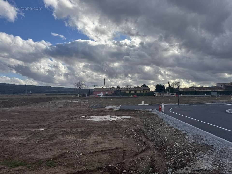 Terrain à LES MEES