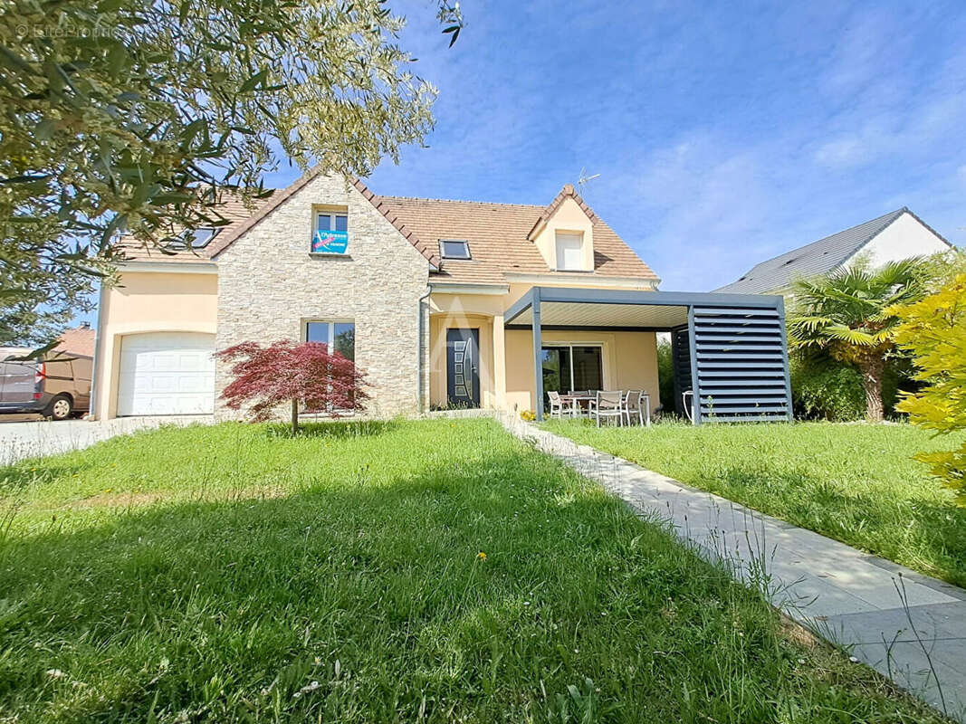 Maison à OLLAINVILLE
