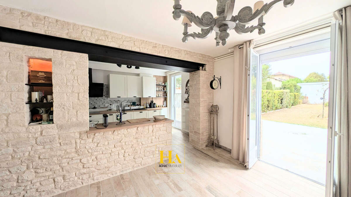 Maison à ROMANS-SUR-ISERE