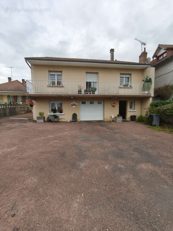 Maison à SAINT-YRIEIX-LA-PERCHE