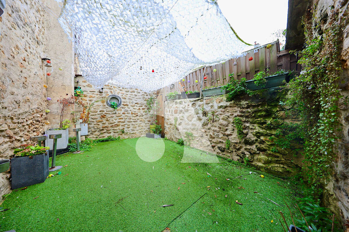 Commerce à CORBEIL-ESSONNES