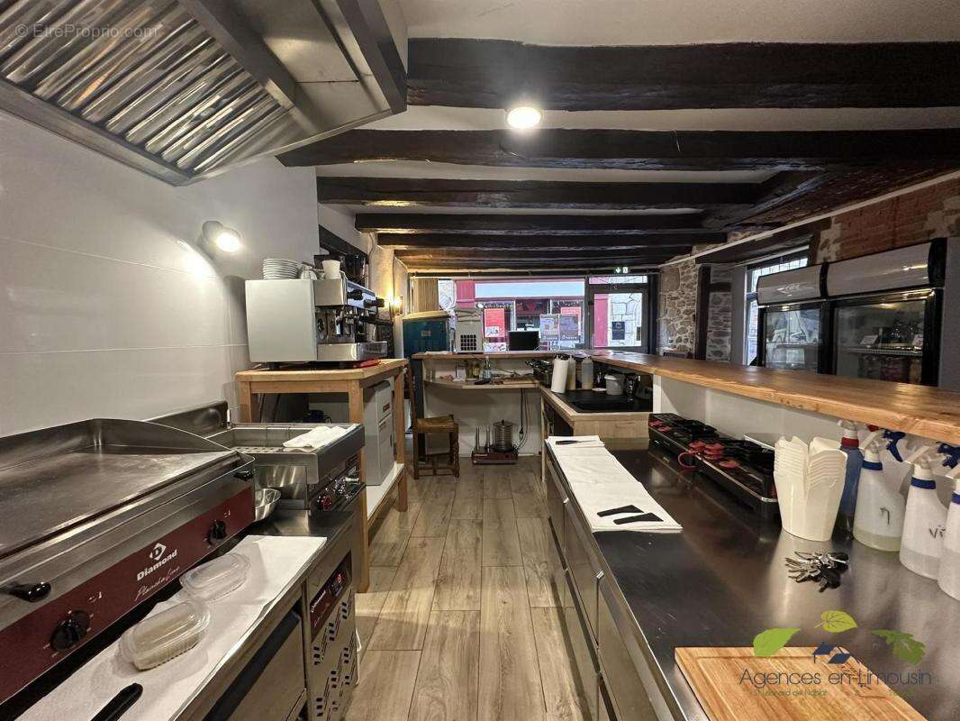 Commerce à SAINT-LEONARD-DE-NOBLAT