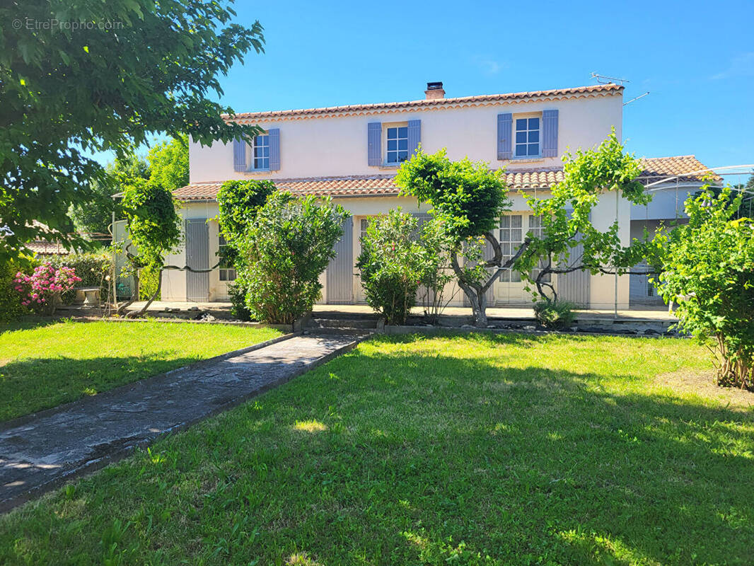 Maison à L'ISLE-SUR-LA-SORGUE