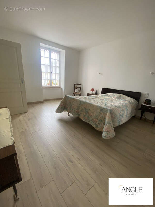 Maison à VILLAINES-LA-CARELLE