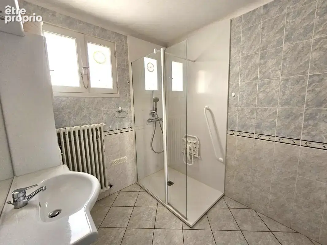 Maison familiale avec 4 chambres dépendances et terrain COUF - photo 9