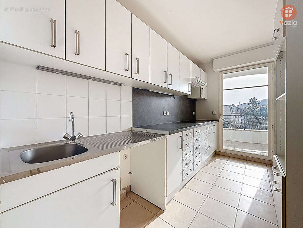 SURESNES · Appartement 3 pièces · 74,6 m² · Terrasse - cave- Possibilité deux boxes - photo 4