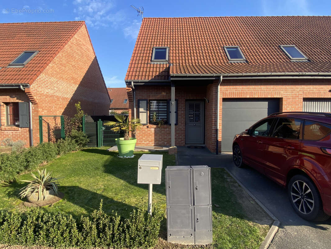 Maison à COURRIERES