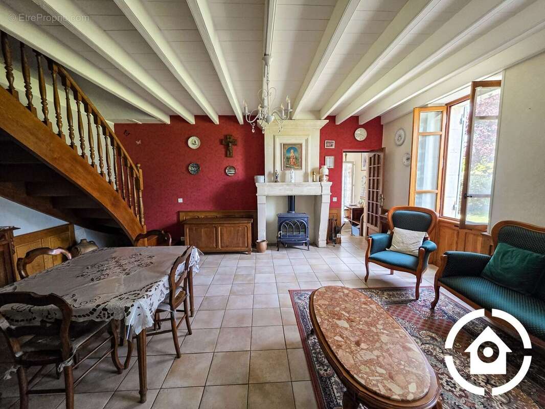 Maison à BAIGNES-SAINTE-RADEGONDE