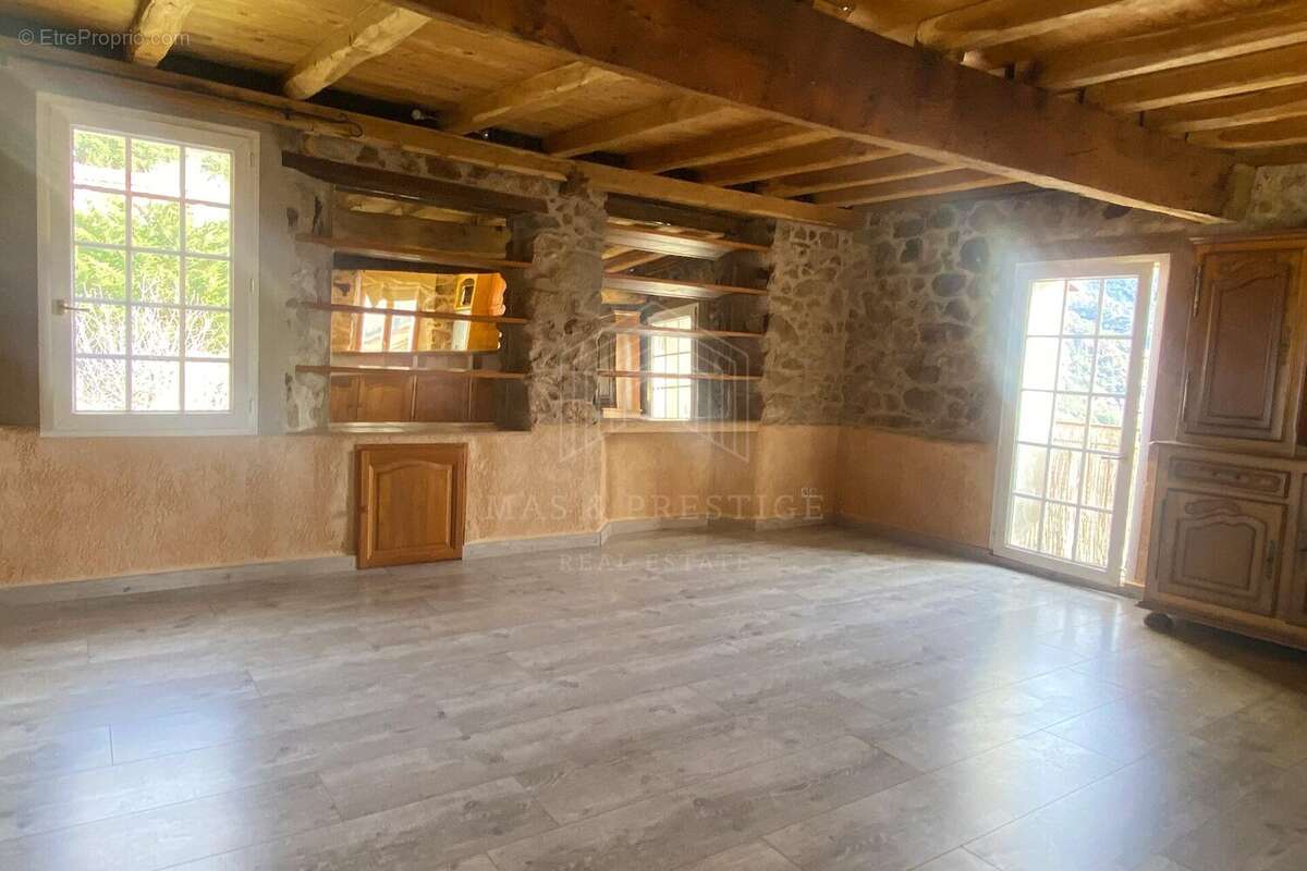 Maison à COUSTOUGES