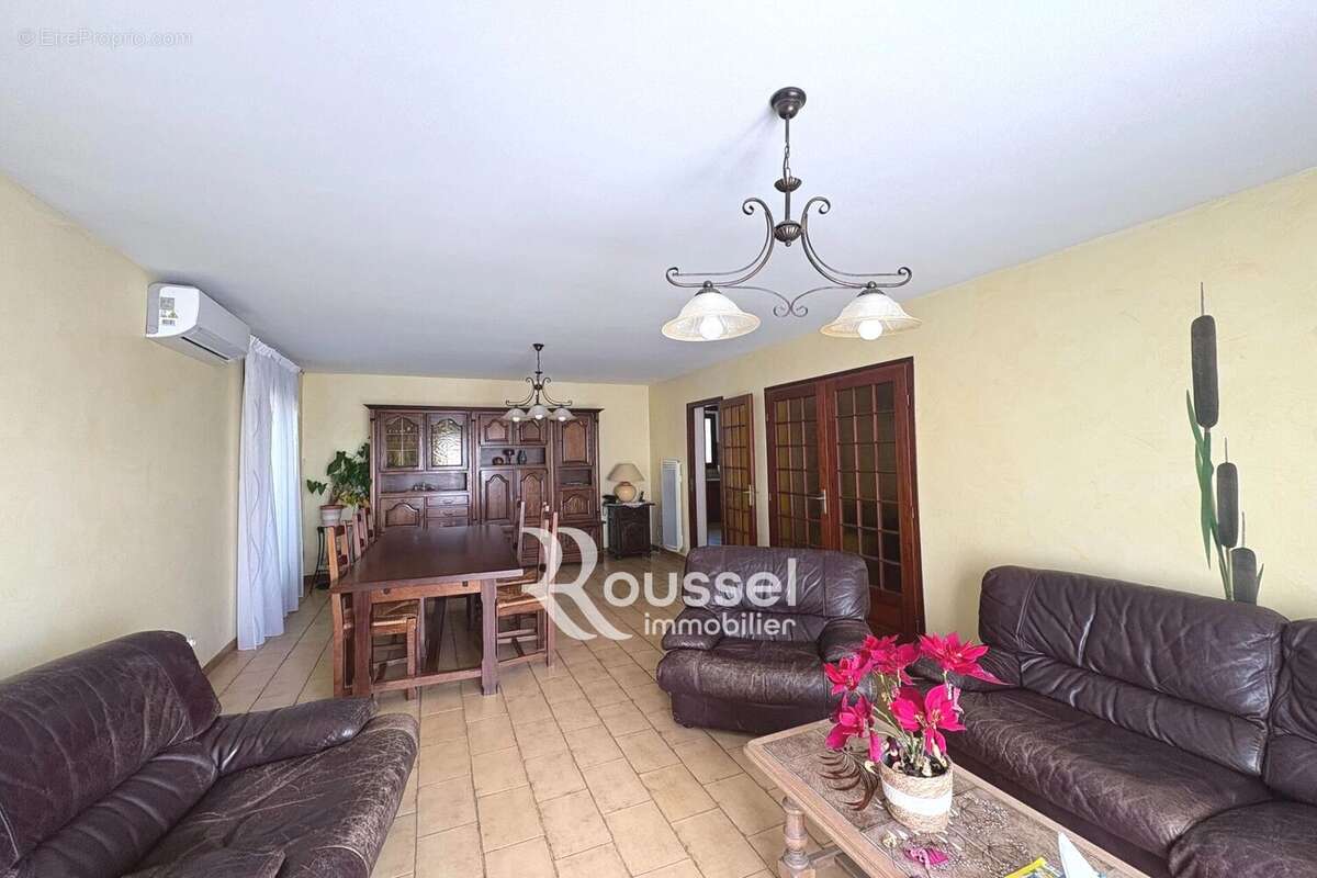 Maison à POUSSAN