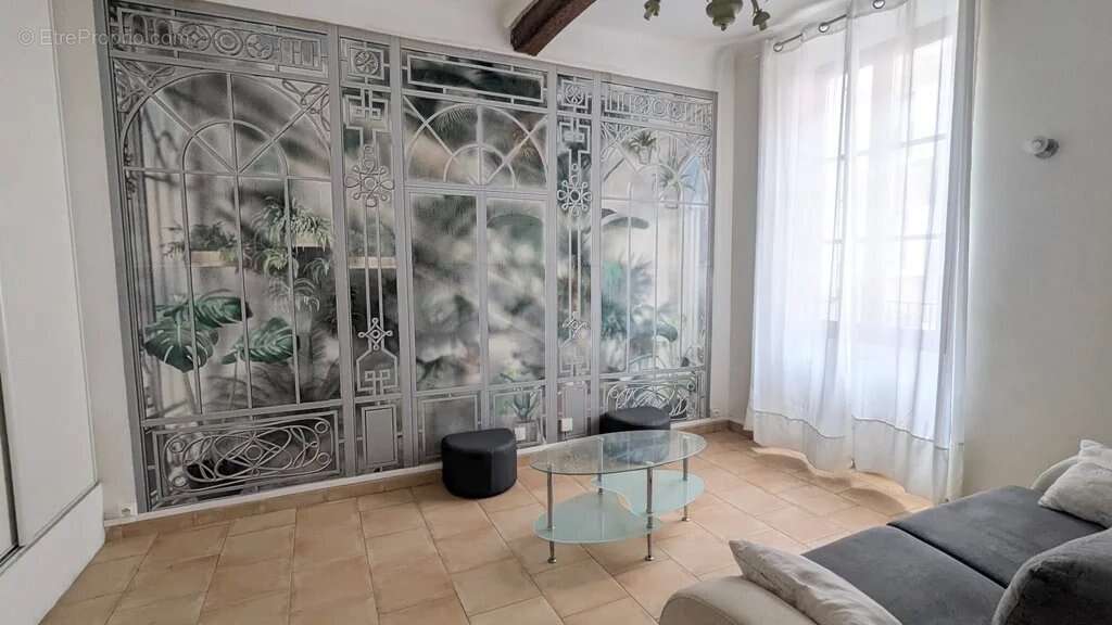 Appartement à CARCES