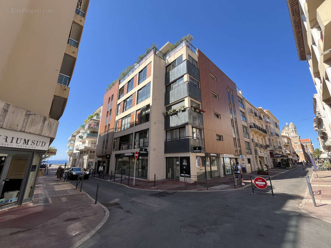 A vendre - st raphael triangle d'or -  3 pieces -dernier etage - terrasse - photo 8