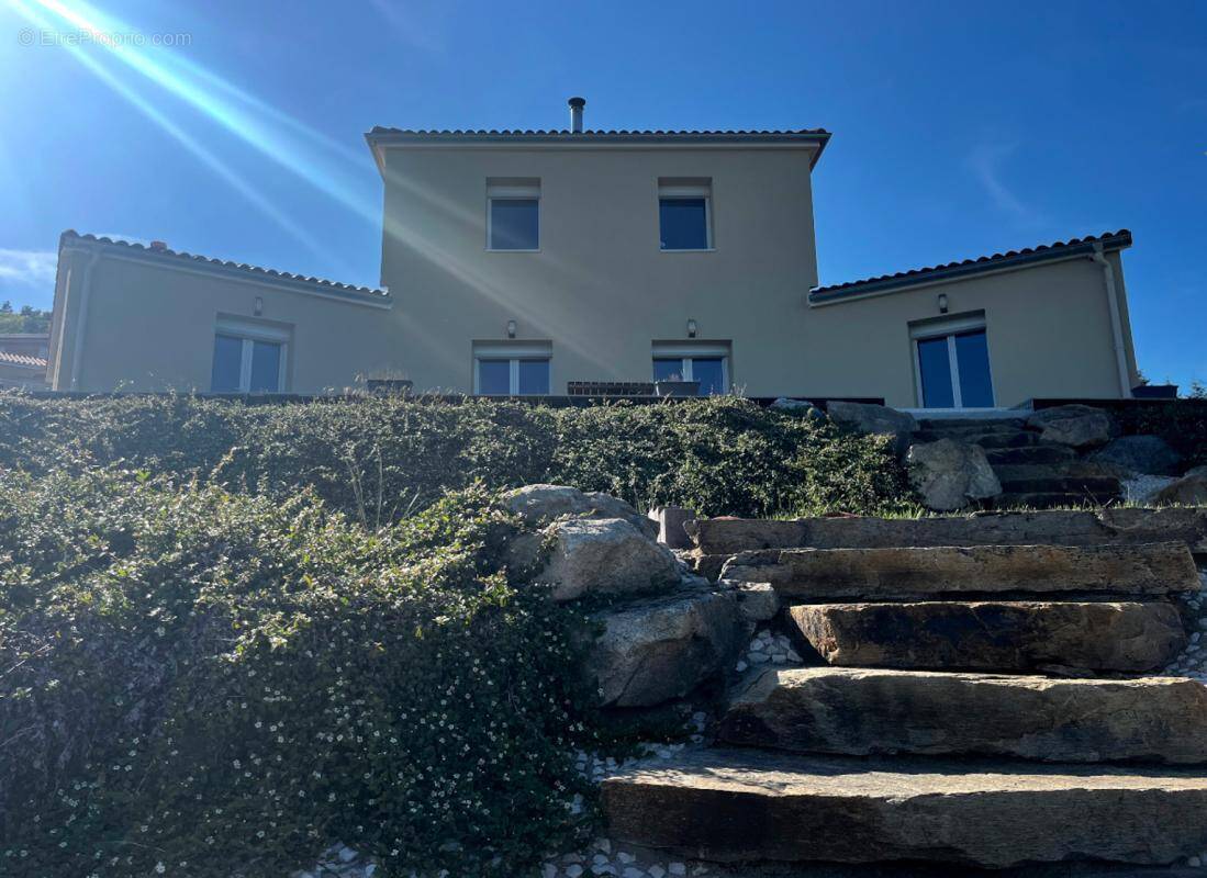 Maison à SAINT-GEORGES-EN-COUZAN