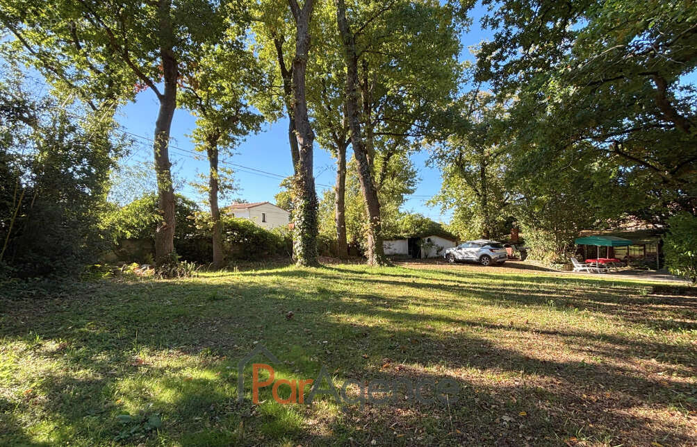 Terrain à SAINT-GEORGES-DE-DIDONNE