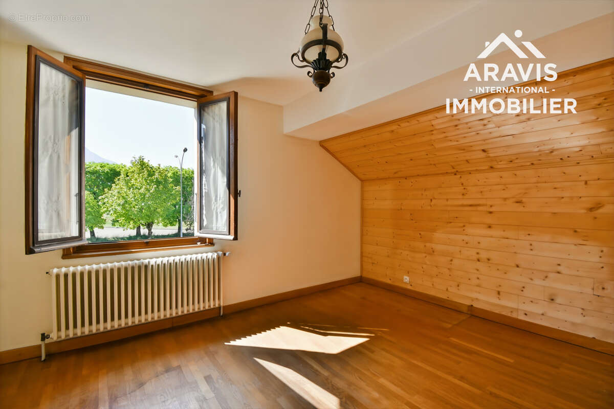 Maison lumineuse avec 6 chambres - photo 22
