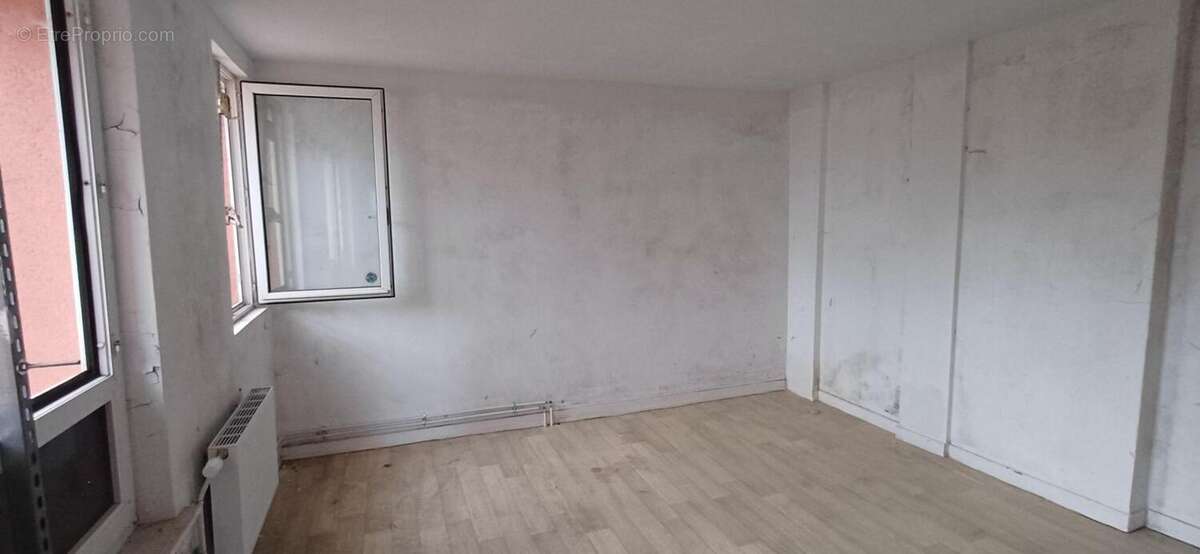 Maison à QUIEVRECHAIN