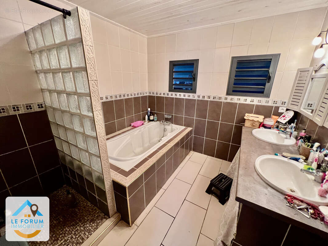 Saint joseph littoral 97480 - villa f6 entretenue et spacieuse - emplacement prise - fort potentiel - photo 13
