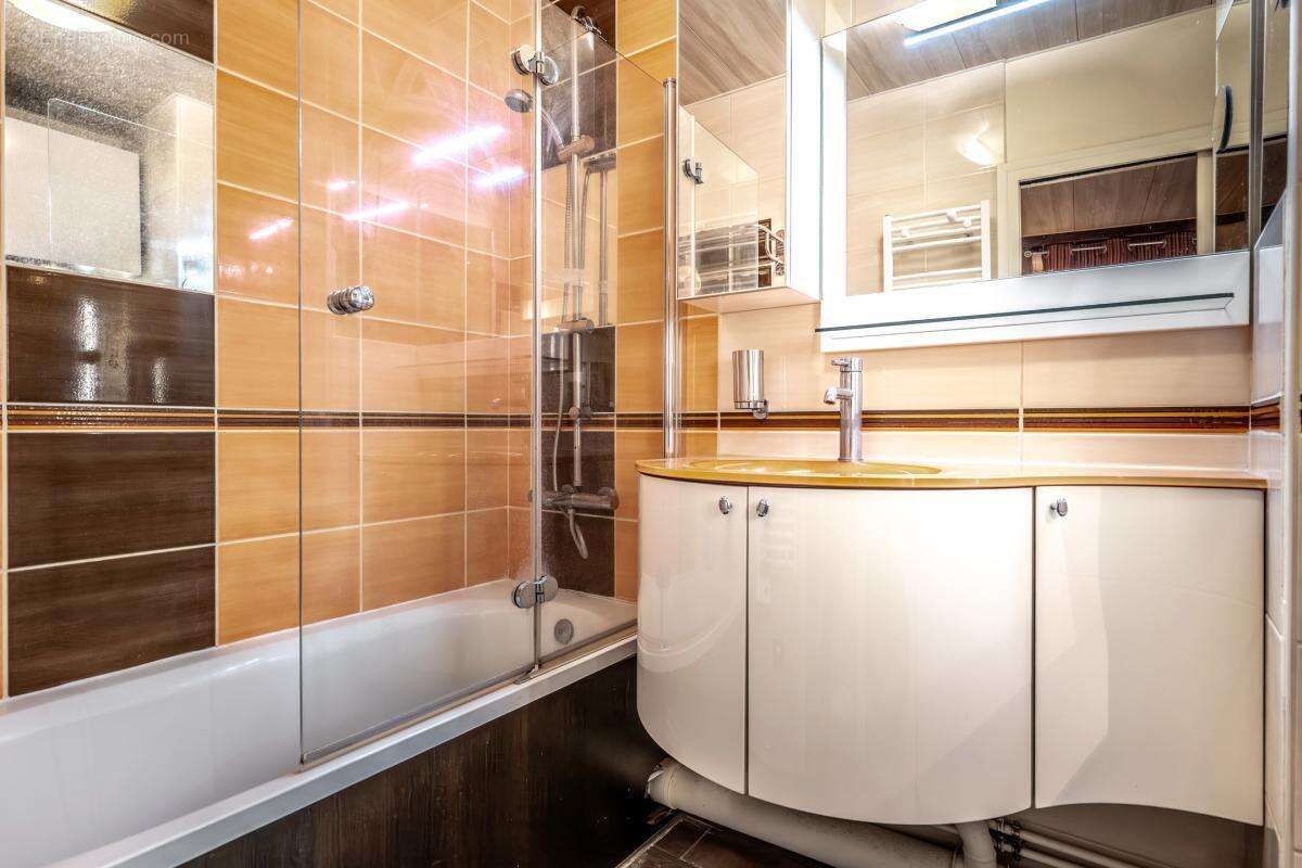 Appartement à PARIS-1E