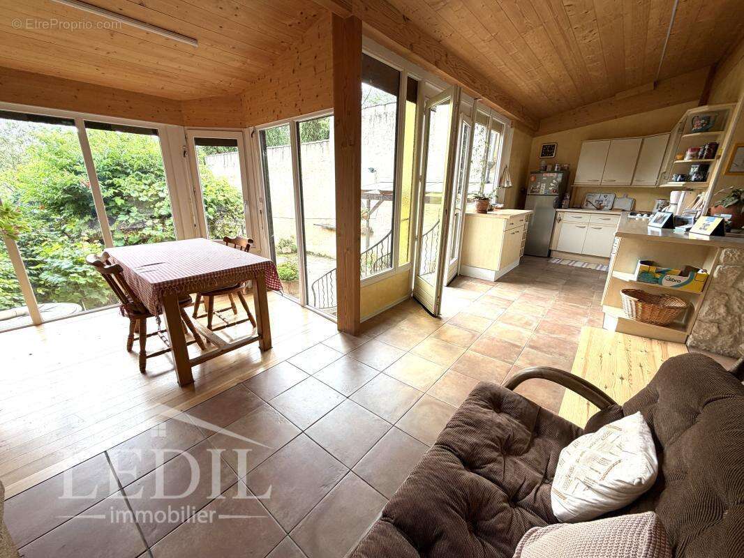 Maison de ville avec jardin, terrasse et garage - photo 2