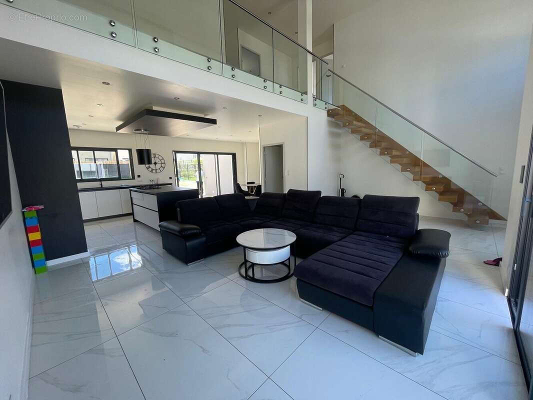 Maison 165 m² à Saint-Erblon  - photo 5