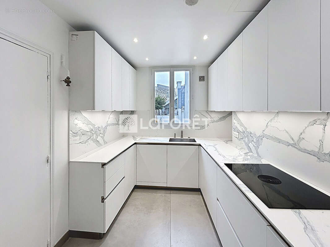 Appartement à PARIS-8E