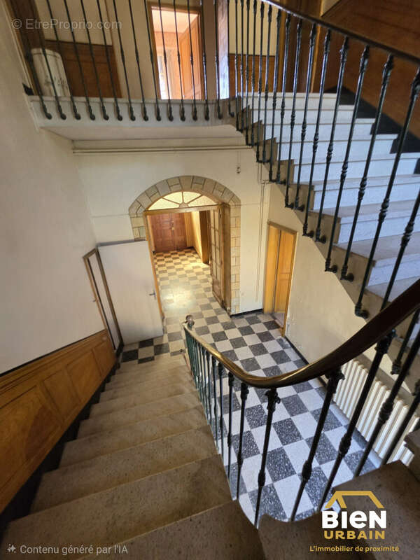Maison 250 m² à Milhaud  - photo 4