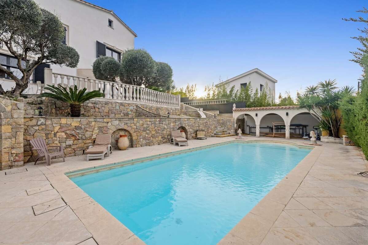 Maison à MANDELIEU-LA-NAPOULE