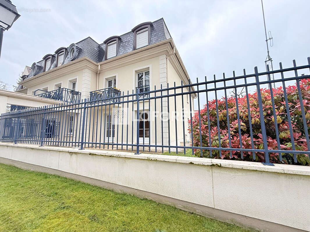 Appartement à LAMORLAYE