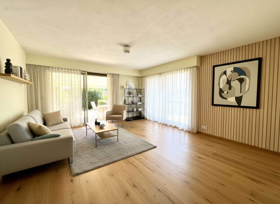 Appartement à VILLENEUVE-LOUBET
