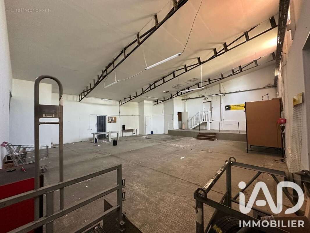 Commerce 400 m² à Preignac  - photo 2