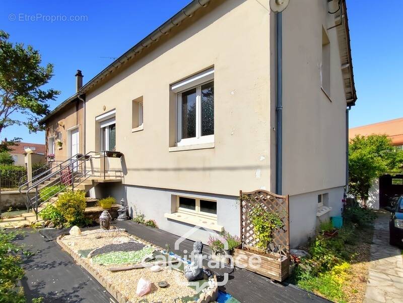 Maison à BESSE-SUR-BRAYE