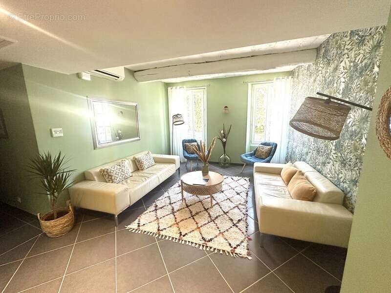 Commerce à COLLOBRIERES