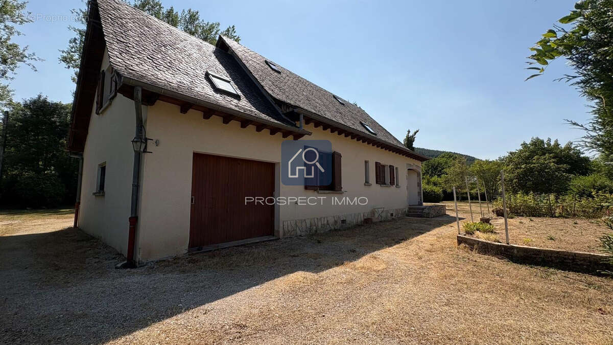 Propriété de caractère avec piscine à Laissac - photo 8