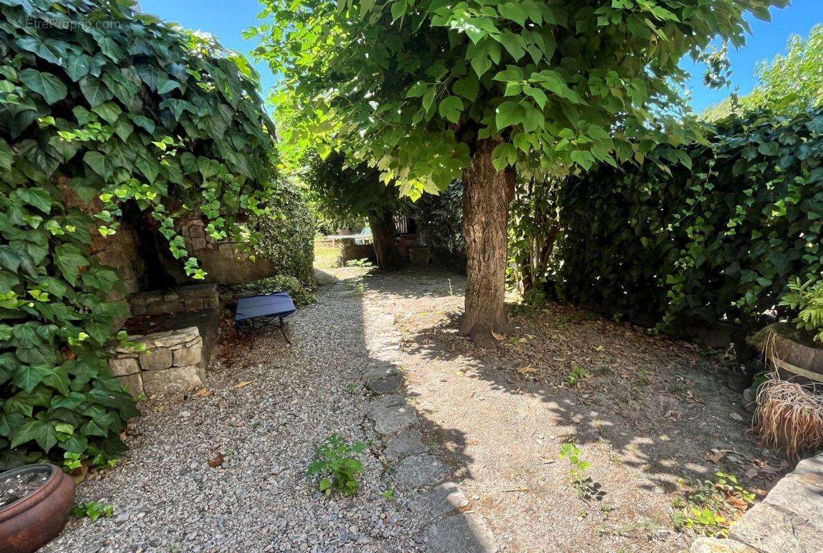 Maison à BERRIAS-ET-CASTELJAU