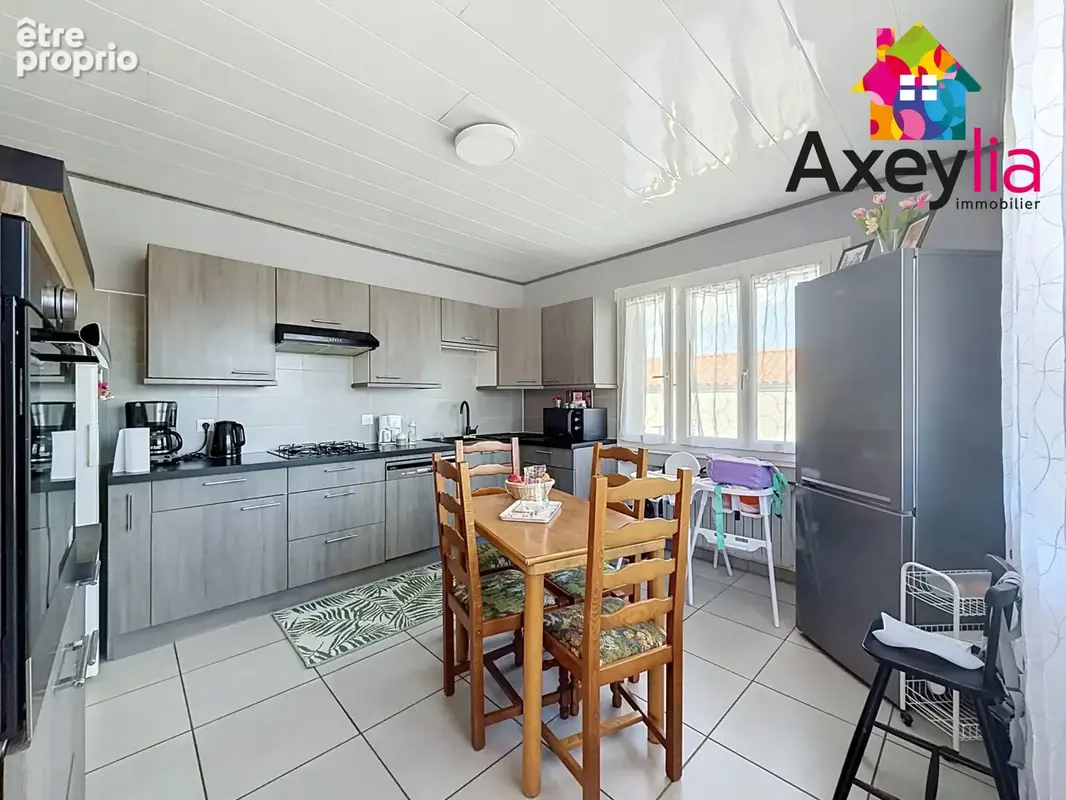 A vendre - feurs -  maison individuelle avec 5 chambres, grand garage et terrain - photo 6