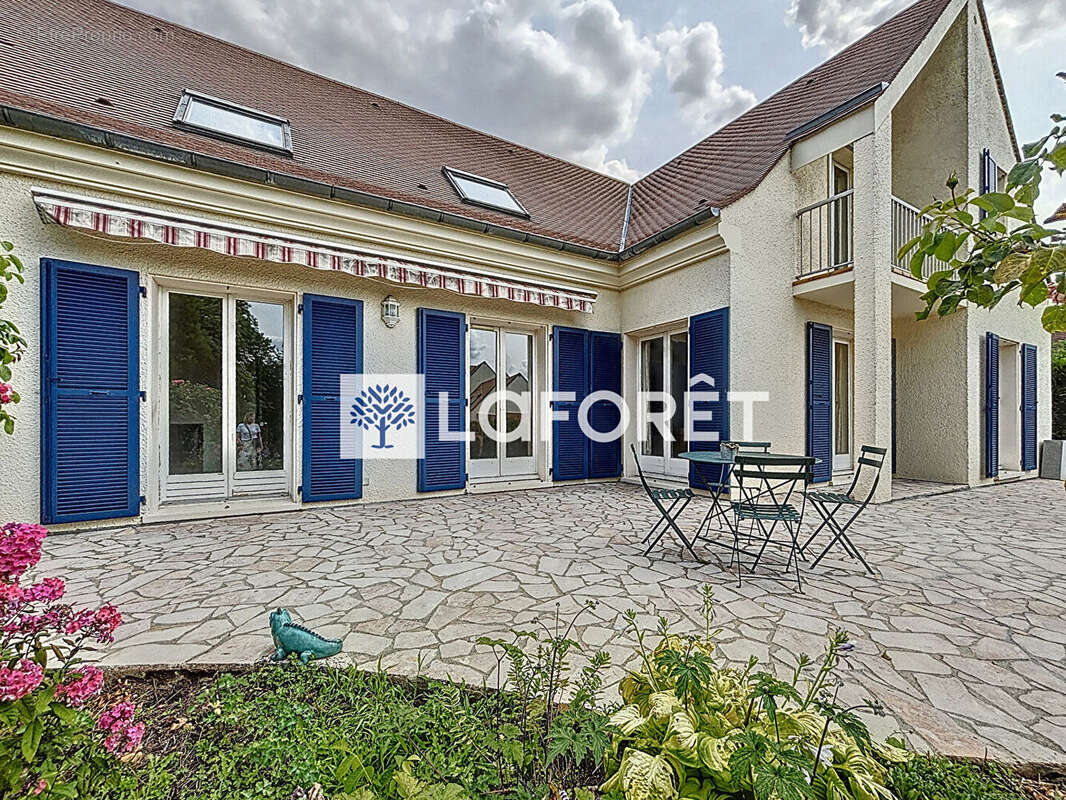 Maison familiale dans résidence avec piscine à Saint-Nom-la-Bretèche - photo 4
