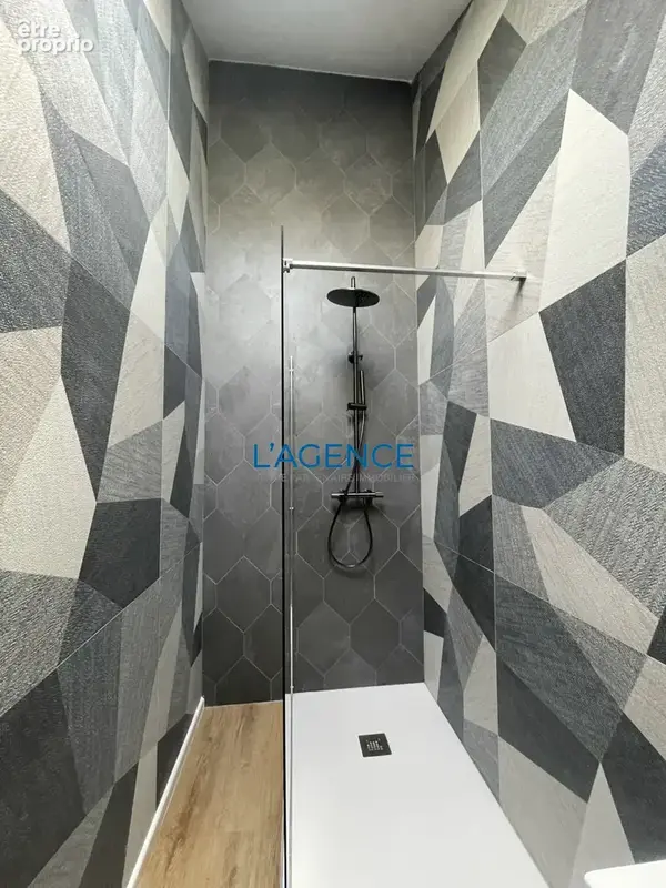 Appartement T3 en dernier étage de 90 m2 habitables en plein coeur des commerces - photo 6