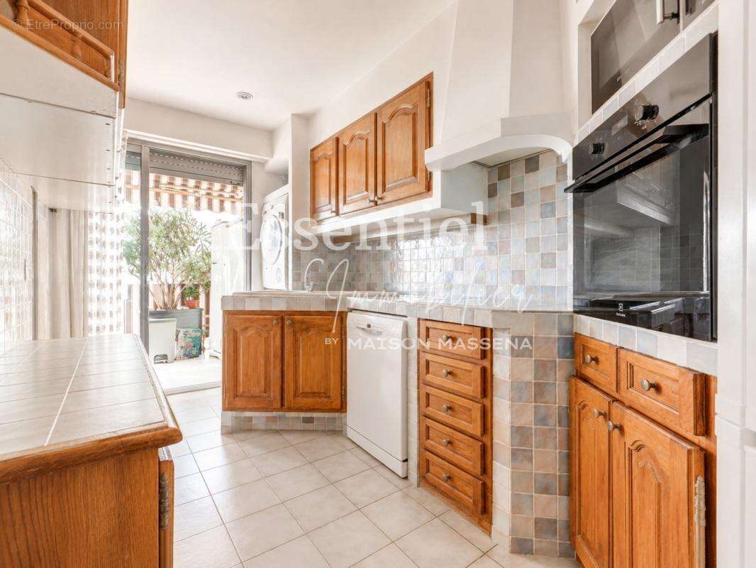 Appartement à SAINT-LAURENT-DU-VAR