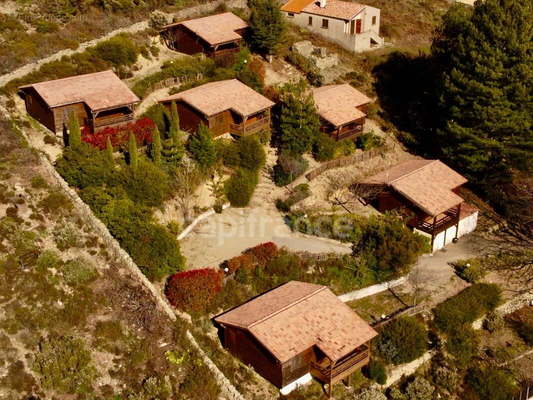 Dpt Corse (20), à vendre EVISA, propriété avec six chalets en bois, terrasse vue panoramique, piscine, parking - photo 2