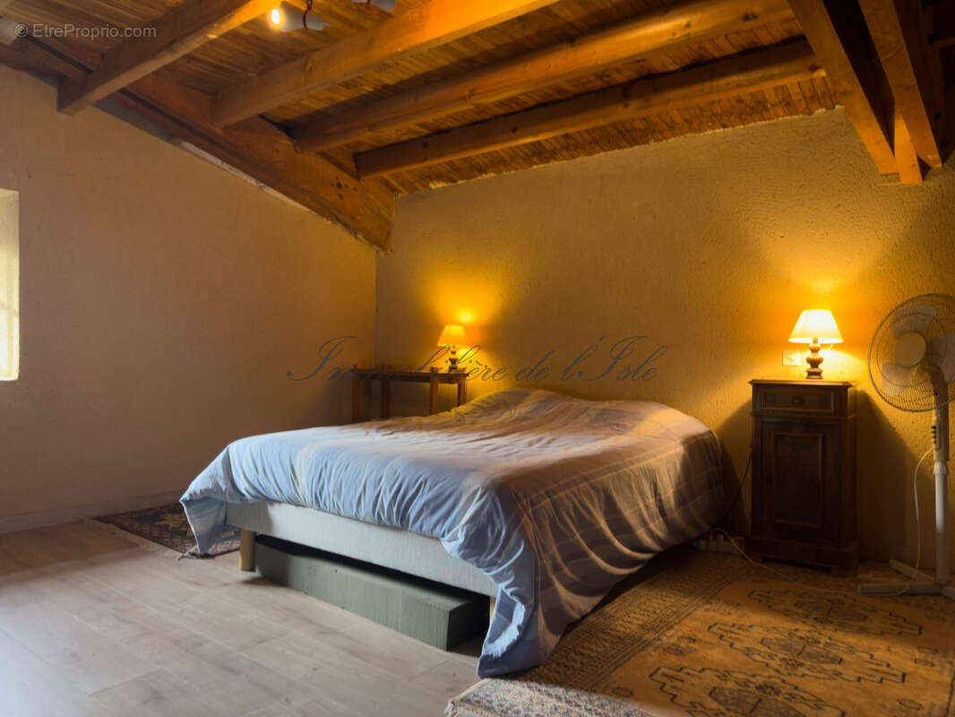Maison à NEUVIC