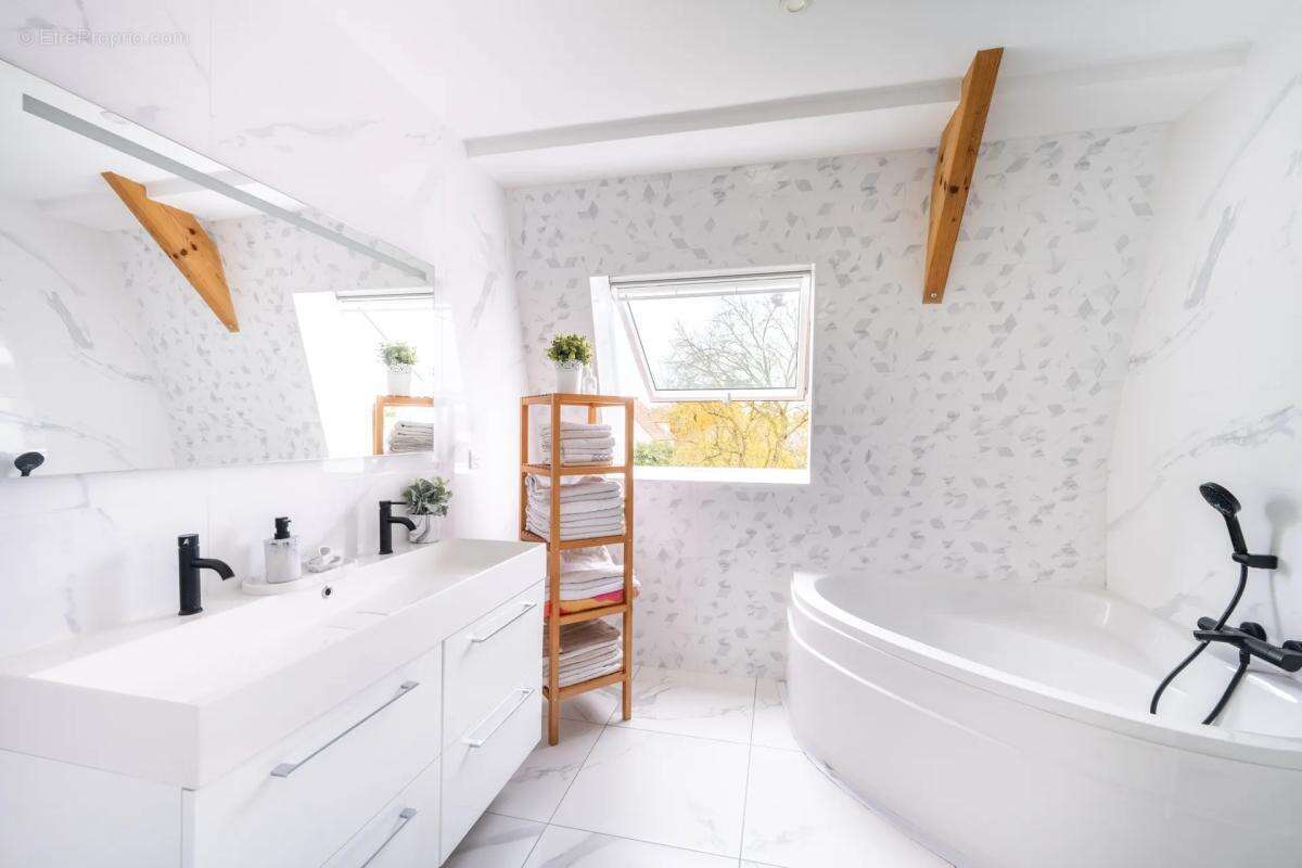 Maison à LES MUREAUX