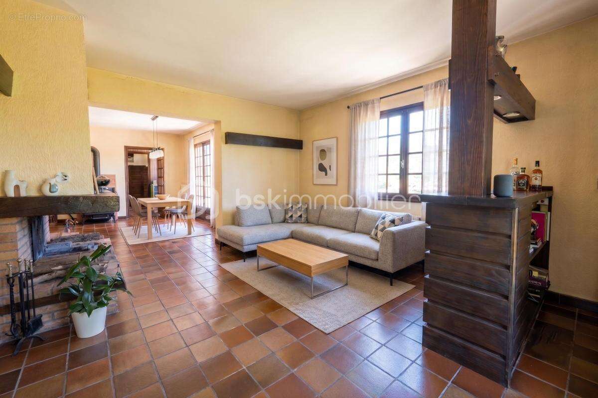 Rare ! Maison de plain-pied à Anglefort avec sous-sol de 140 m² + grand abri voiture 72 m - photo 4