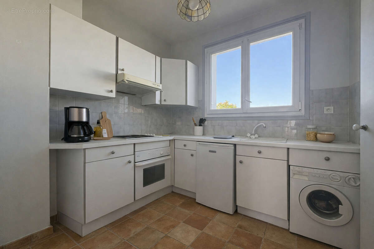 Royan Appartement à rafraîchir, dernier étage avec balcon et pièce annexe - photo 3