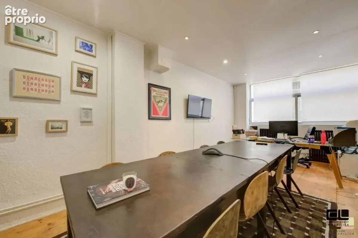 LOFT INDUSTRIEL 255 M² QUAI ARLOING  avec terrasse   et parking ( bureau ou habitation ) - photo 2